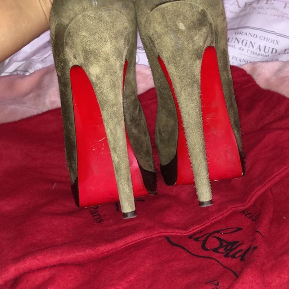 Red bottom Heels - Picture 4 of 4